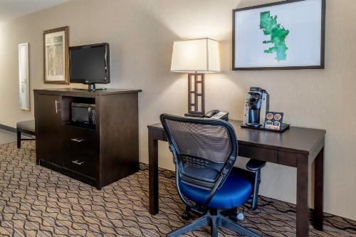 Holiday Inn Milwaukee Airport, an IHG Hotel image 10