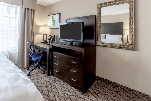Holiday Inn Milwaukee Airport, an IHG Hotel image 6