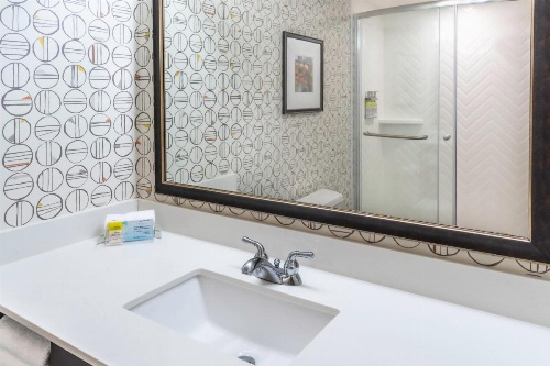 Holiday Inn Milwaukee Airport, an IHG Hotel image 8
